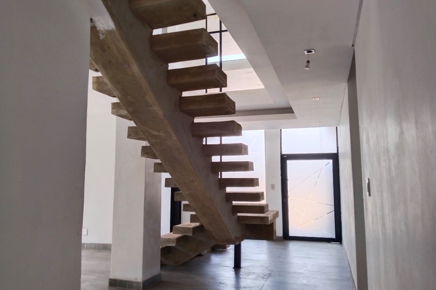 7 Bedroom Property for Sale in Gateway Manor North West